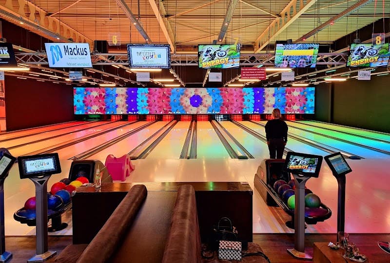 Pins & Pints Bowling photo 2