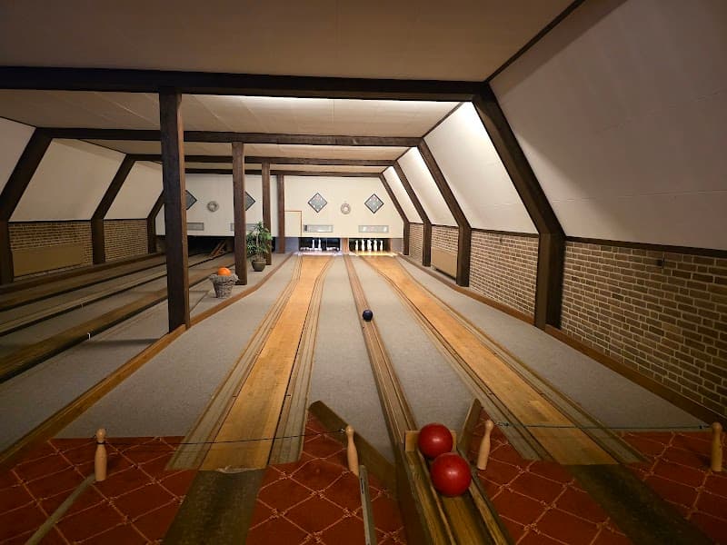 Bowlingbanen in Mander