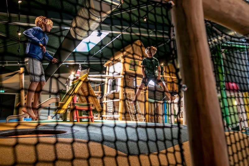 Skik binnen speeltuin/bowlingbaan