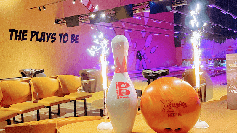 Dolfijn -the plays to be- bowlen/ indoor minigolf/ karaoke/ shuffleboard/ restaurant